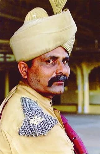 AA2-6 India (paleis wacht) — Tini Doornewaard