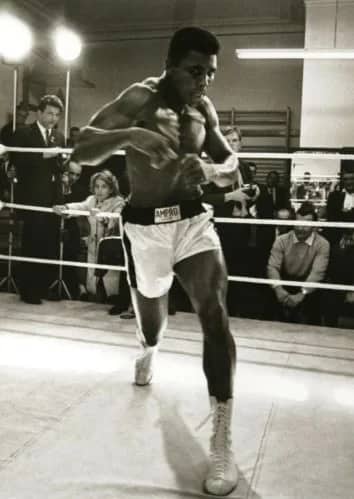 Ali: the greatest shadow boxing — Unknow artist Anonymous