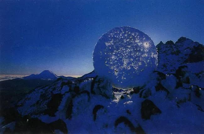 2000 Circles —  Martin Hill