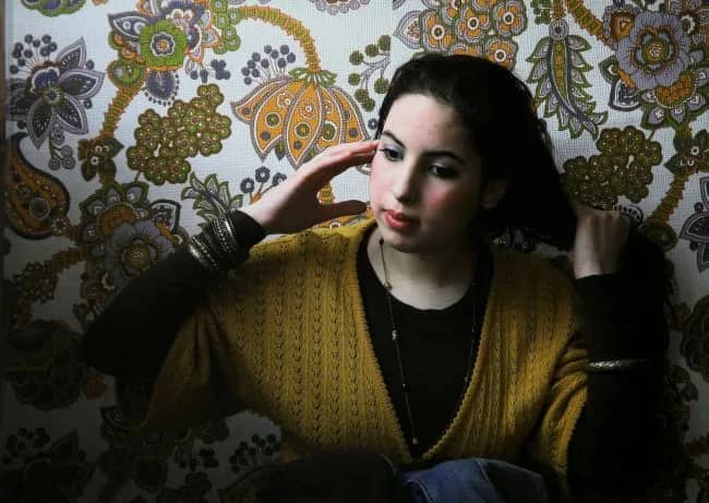 Aicha in de Spiegel IV (2006) 2/7 — Sooreh Hera