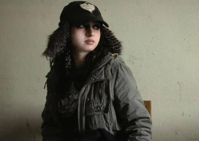 Roya zonder Hoofddoek (2005) 2/7 — Sooreh Hera