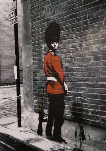 Queens guard — Unknow artist Banksy