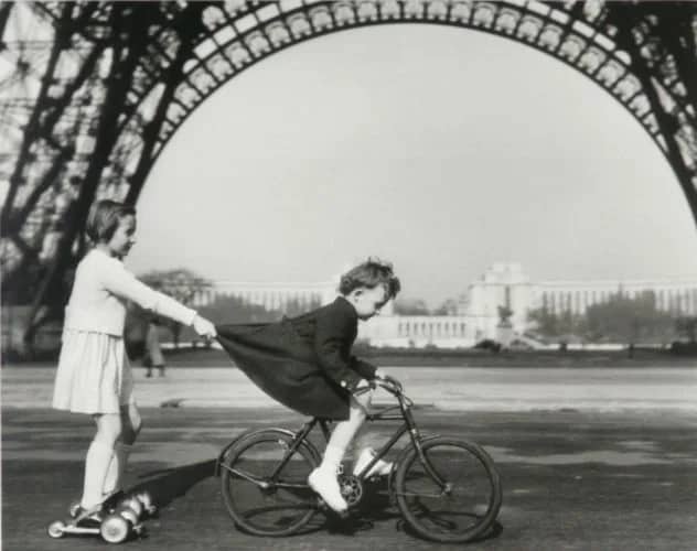 Champs du mars —  Doisneau