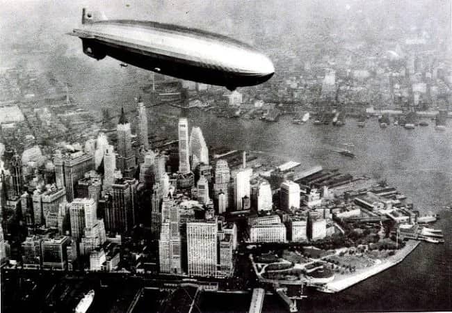 Zeppelin boven ny —  Anoniem