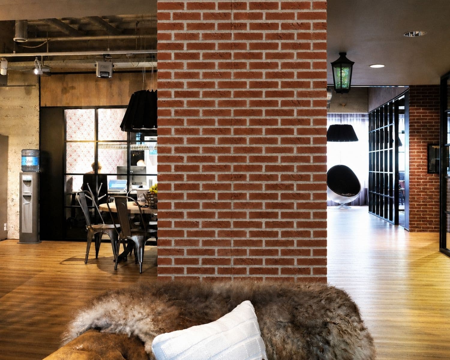 Kantoor met een lege muur