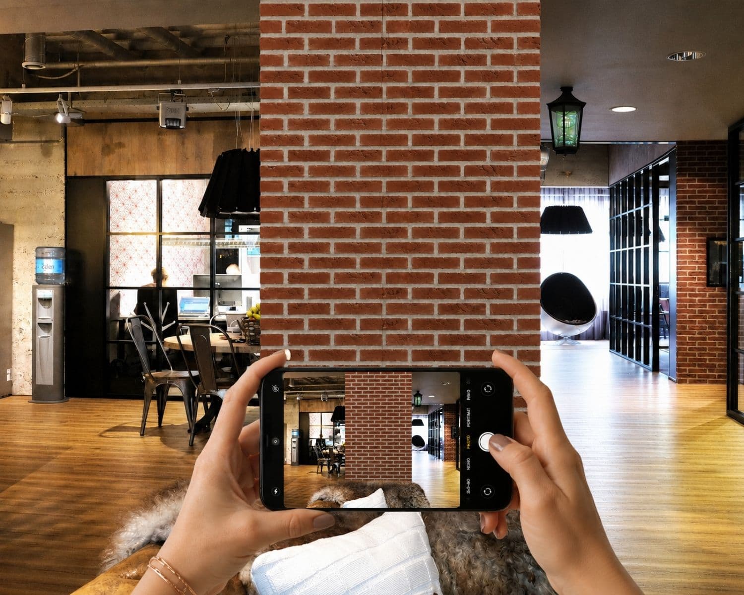 Foto maken van de kantoormuur met een telefoon
